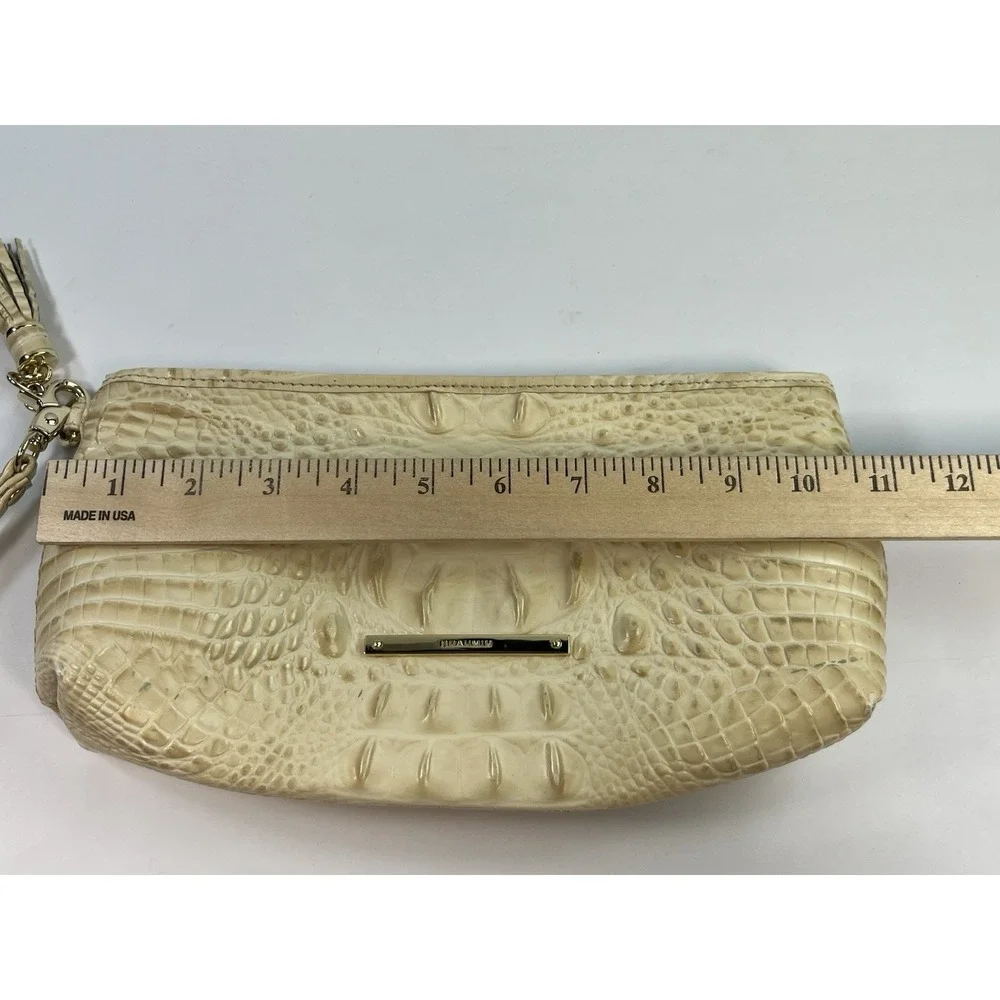 BRAHMIN Daisy Clutch Wallet Croc Embossed Cream Colored Wristlet 10.5